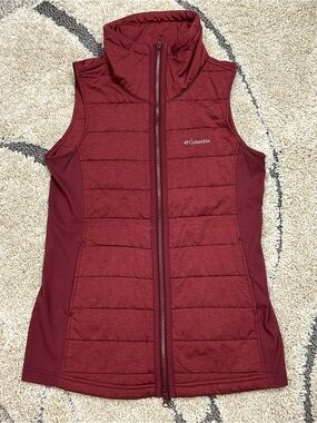 Columbia Women's Insulated Soft Quilted Vest - Maroon Size M